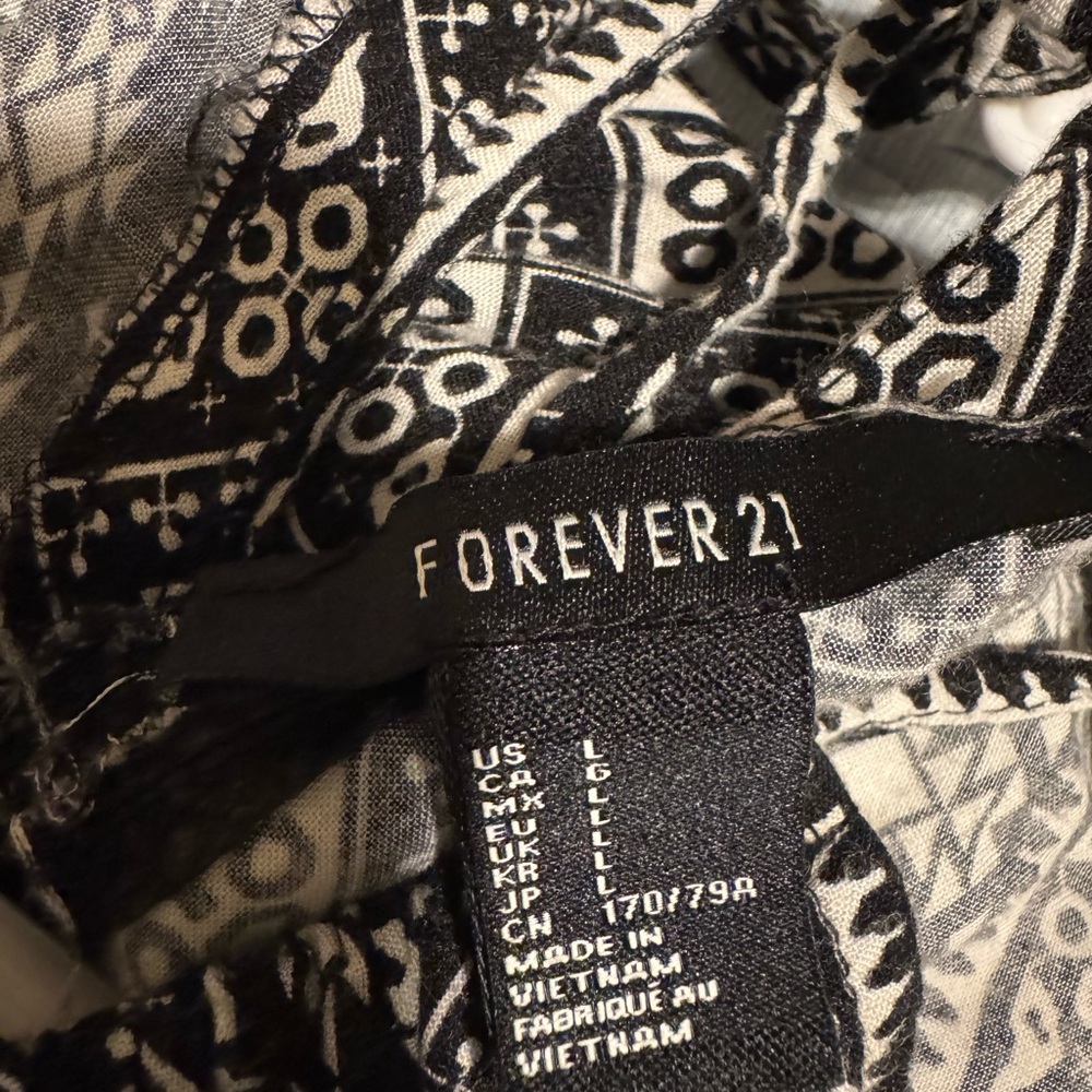 Forever 21 Monochrome Geometric Blouse